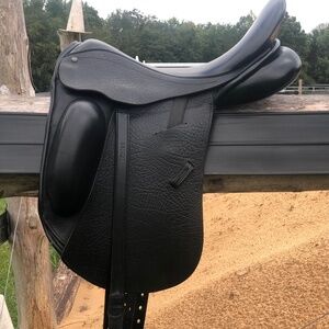 County Epiphany Dressage Saddle Black 18 inch